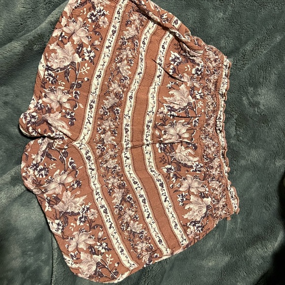 American Eagle flowy shorts - XS - Picture 2 of 3